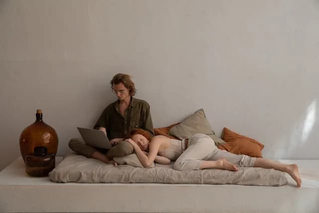 Czy orgazm bez stosunku to grzech? Perspektywa religijna i moralne dylematy